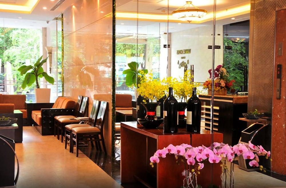 White Lotus Saigon Khách sạn 3*